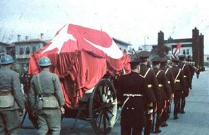 ata_cenaze_2007.JPG