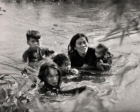 amerikan_bombalarindan_kacis