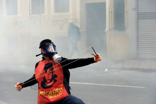 1-mayis-yine-siddetin-bayrami-oldu25